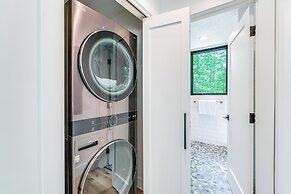 Modern Bellaire Cabin < 5 Mi to Lake & Slopes!