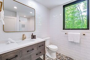 Modern Bellaire Cabin < 5 Mi to Lake & Slopes!