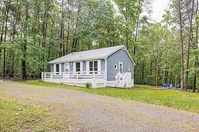 Mineral Cottage w/ Fire Pit: Steps to Lake Anna!