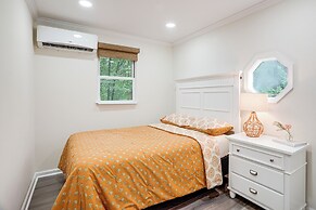 Mineral Cottage w/ Fire Pit: Steps to Lake Anna!