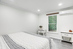 Mineral Cottage w/ Fire Pit: Steps to Lake Anna!