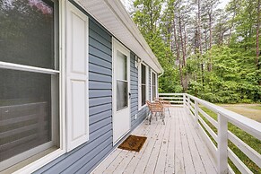 Mineral Cottage w/ Fire Pit: Steps to Lake Anna!