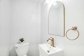 Mineral Cottage w/ Fire Pit: Steps to Lake Anna!