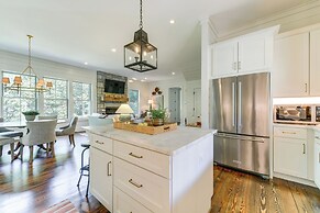 Stunning Cashiers Cottage Rental w/ Screened Porch