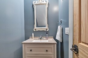 Mommyc's Villa Fun House 4 Bedroom Home by RedAwning