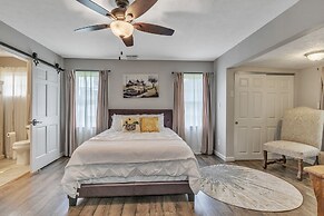 Mommyc's Villa Fun House 4 Bedroom Home by RedAwning