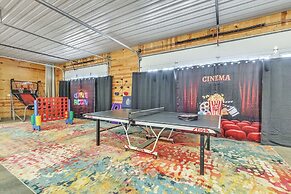 Mommyc's Villa Fun House 4 Bedroom Home by RedAwning