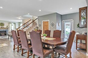 Mommyc's Villa Fun House 4 Bedroom Home by RedAwning