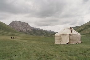 Visit Kel-Suu Yurt Camp