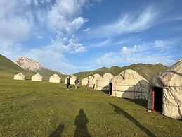 Visit Kel-Suu Yurt Camp