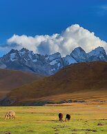 Visit Kel-Suu Yurt Camp