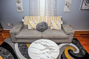 Downtown Cozy 2 BR Apt - 4min drive MardiGras Park