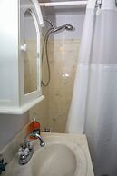 Downtown Cozy 2 BR Apt - 4min drive MardiGras Park