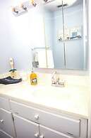 Downtown Cozy 2 BR Apt - 4min drive MardiGras Park