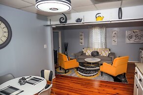 Downtown Cozy 2 BR Apt - 4min drive MardiGras Park