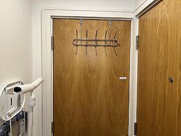 Condo Apartment With Workspace