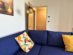 Condo Apartment With Workspace