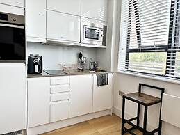 Condo Apartment With Workspace