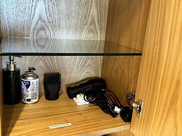 Condo Apartment With Workspace