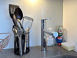 Condo Apartment With Workspace