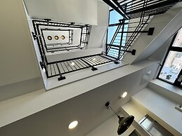 Condo Apartment With Workspace