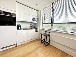 Condo Apartment With Workspace