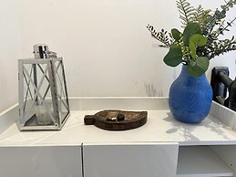 Condo Apartment With Workspace