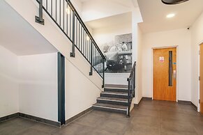 Condo Apartment With Workspace