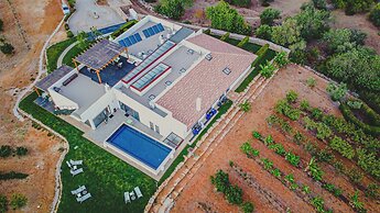 Mercedes Country House