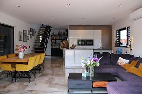 Luxury Villa Incl Pool With Seaview Near Beaches