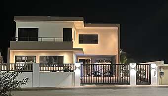 Luxury Villa Incl Pool With Seaview Near Beaches