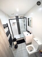 City Centre 1-bed Apartment in Preston With Sky