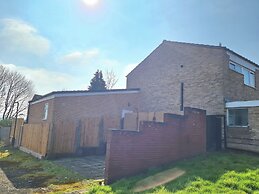 Central Guest Room - En-suite, Parking & Garden