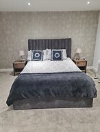 Central Guest Room - En-suite, Parking