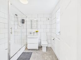 Central Guest Room - En-suite, Parking & Garden
