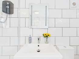 Central Guest Room - En-suite, Parking & Garden