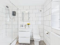 Central Guest Room - En-suite, Parking & Garden