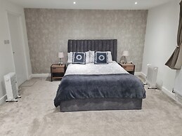 Central Guest Room - En-suite, Parking