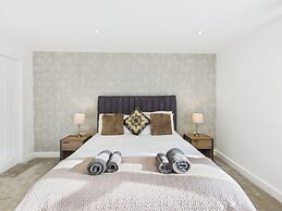 Central Guest Room - En-suite, Parking & Garden