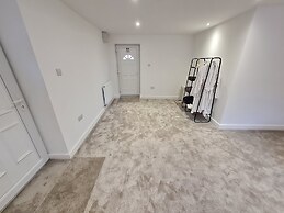 Central Guest Room - En-suite, Parking & Garden