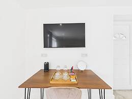 Central Guest Room - En-suite, Parking & Garden