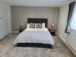 Central Guest Room - En-suite, Parking & Garden