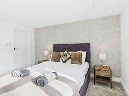 Central Guest Room - En-suite, Parking & Garden