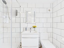 Central Guest Room - En-suite, Parking & Garden
