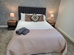 Central Guest Room - En-suite, Parking & Garden