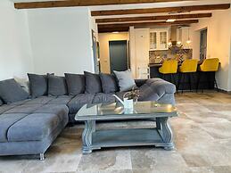 Luxury 5-star Villa With Private Saltwater Pool