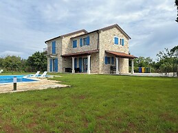 Luxury 5-star Villa With Private Saltwater Pool