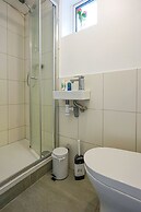 Remarkable 5-bed House in Luton