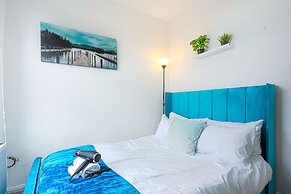 Remarkable 5-bed House in Luton