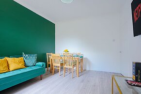 Remarkable 5-bed House in Luton